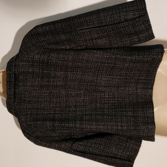 Ann Taylor Loft blazer in a size 6. Excellent condition. It is blue and black - Picture 5 of 8